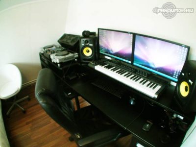 Our MEMBERS can Enlarge : Home Studio