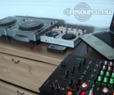 Enlarge : Hasneez-DJ-Booth