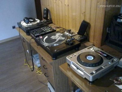 Our MEMBERS can Enlarge : hicks's DJ-Booth