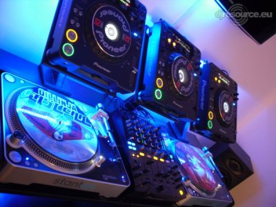 Show this booth : Dj Bicky 800-1000