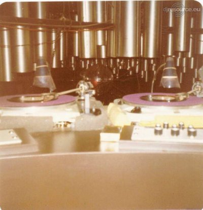 Our MEMBERS can Enlarge : ilseentje's DJ-Booth