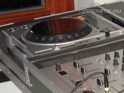 Our MEMBERS can Enlarge : dj-booth