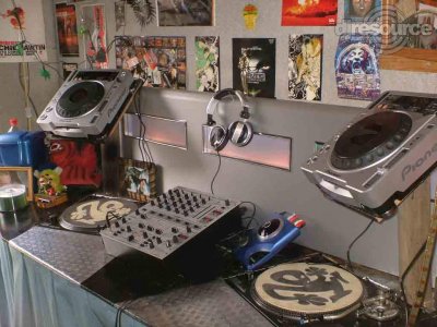 Enlarge : dj booth