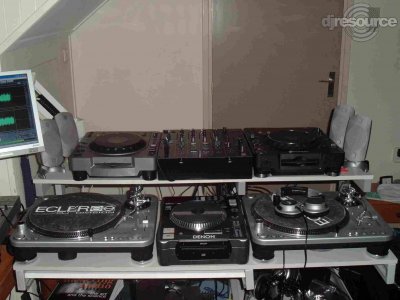 Our MEMBERS can Enlarge : dj booth picture 2