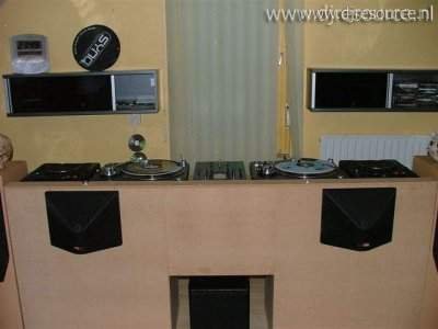 Our MEMBERS can Enlarge : DJ Booth Front (Stage 1)