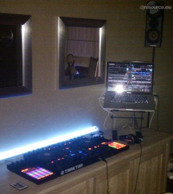 Show this booth : DJ Robert Booth okt 2012