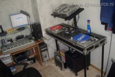 Our MEMBERS can Enlarge : dj booth