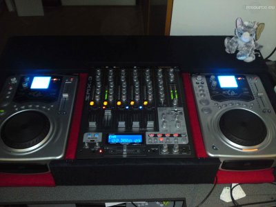 Our MEMBERS can Enlarge : dj booth