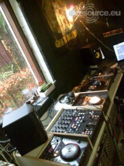 Our MEMBERS can Enlarge : netherblood's DJ-Booth