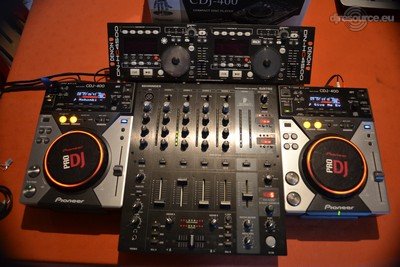 Our MEMBERS can Enlarge : dj booth