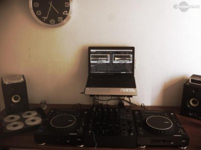 Show this booth : perry's DJ -Booth May'13