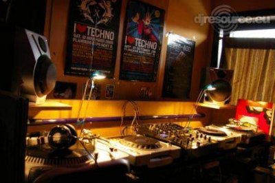 Booth: 2008-dj-booth