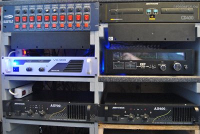 Our MEMBERS can Enlarge : dj booth