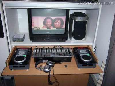 Our MEMBERS can Enlarge : DJ Booth 2