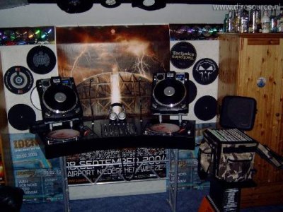 Our MEMBERS can Enlarge : dj booth dj