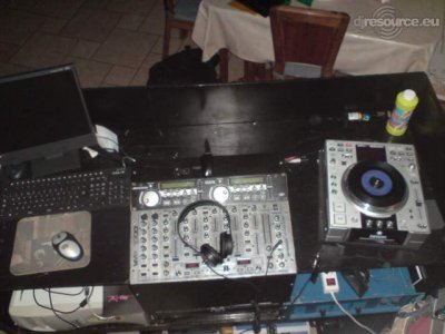 Enlarge : dj-booth-14-01-08 Enlarge : dj-booth-14-01-08