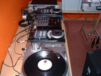 Enlarge : dj--booth