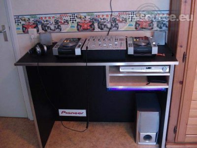 Our MEMBERS can Enlarge : dj booth 2
