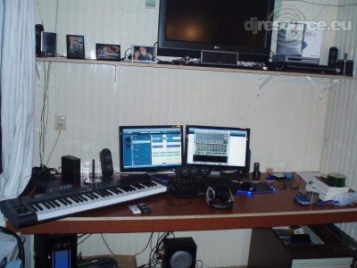 Our MEMBERS can Enlarge : studio pic 5