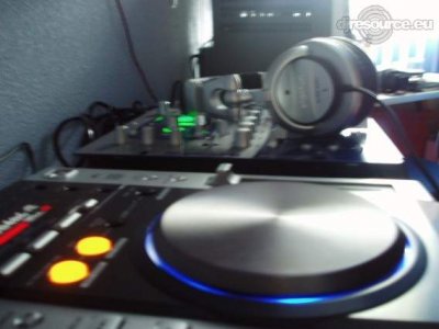 Enlarge : eerste-DJ-Booth