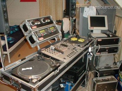 Our MEMBERS can Enlarge : DJ Booth