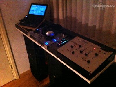 Enlarge : DJ booth 1