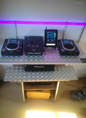 Booth: venzi's DJ Booth Apr'11