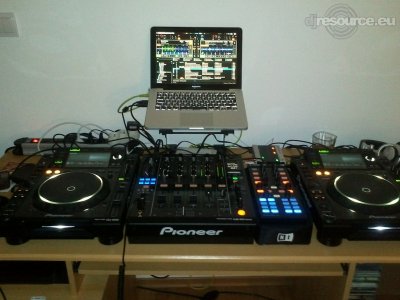 Show this booth : virisvalentin's DJ -Booth Sep'12