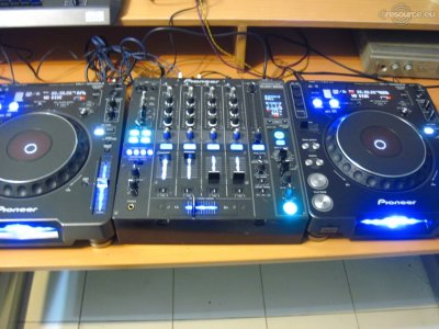 Show this booth : CDJ1000MK3 + DJM800 + Custom LED