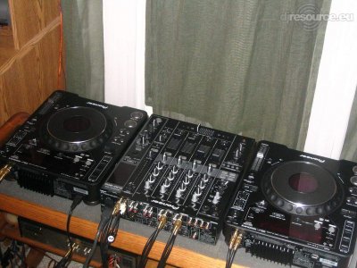 Booth: pioneer-full-set-