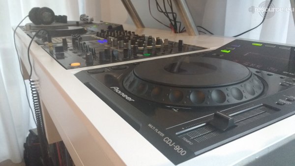 Our MEMBERS can Enlarge : aXl9111 DJ Booth