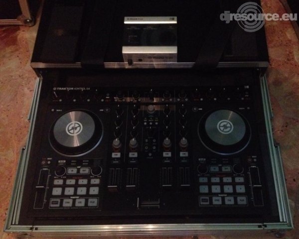 Our MEMBERS can Enlarge : dj_d DJ Booth