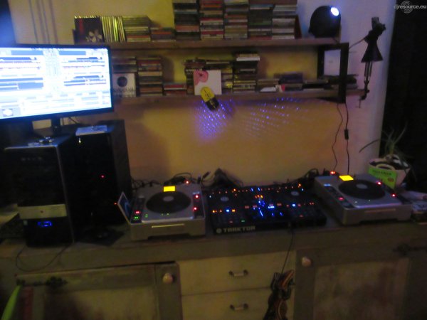 Our MEMBERS can Enlarge : blendyman DJ Booth