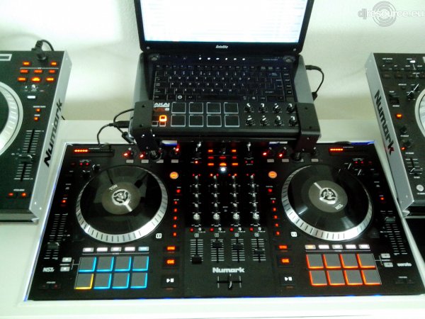 Our MEMBERS can Enlarge : D-One DJ Booth