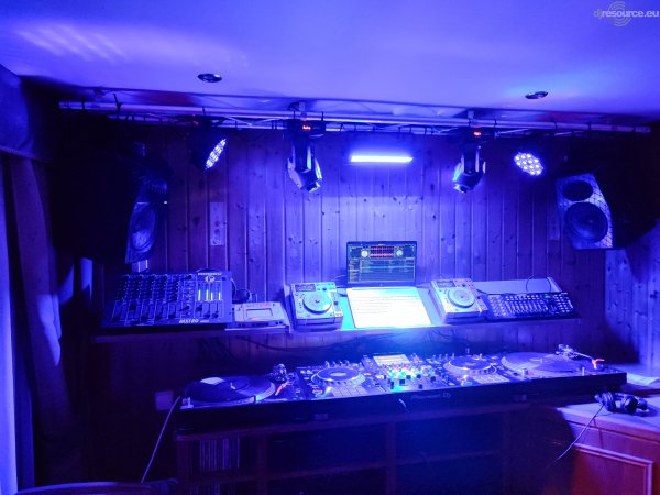 Our MEMBERS can Enlarge : Mariete DJ Booth