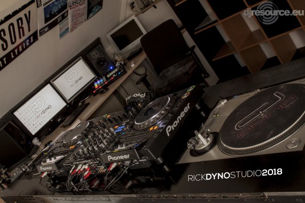 Our MEMBERS can Enlarge : Dyno DJ Booth