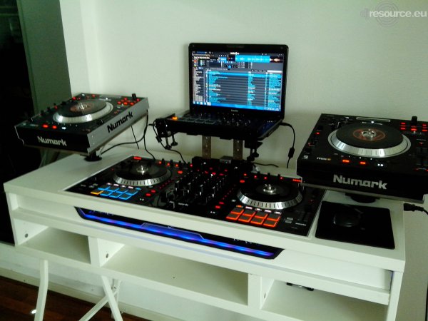 Our MEMBERS can Enlarge : D-One DJ Booth
