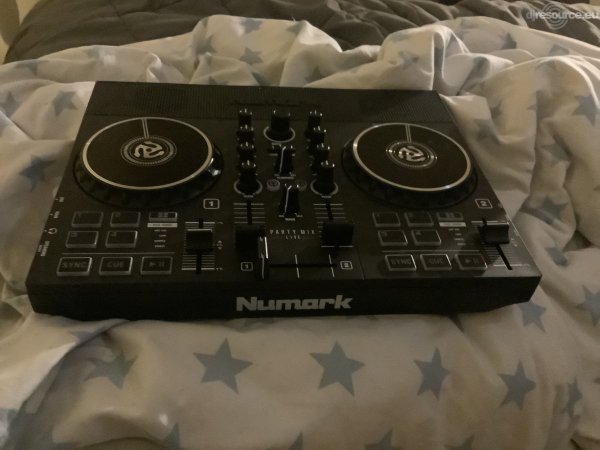 Our MEMBERS can Enlarge : SAVVY DJ Booth