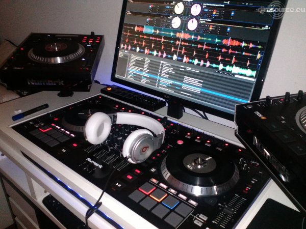 Our MEMBERS can Enlarge : D-One DJ Booth