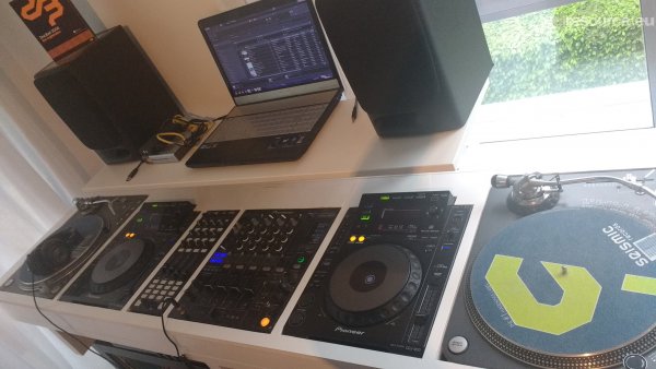 Our MEMBERS can Enlarge : aXl9111 DJ Booth