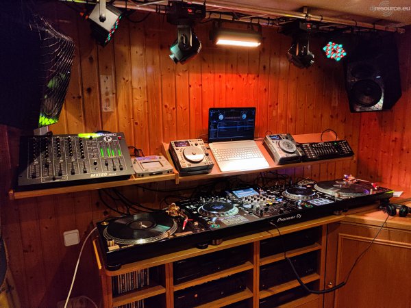 Our MEMBERS can Enlarge : Mariete DJ Booth