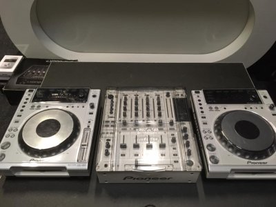 Our MEMBERS can Enlarge : Pioneer CDJ 850 white