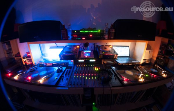 Our MEMBERS can Enlarge : joqueval DJ Booth