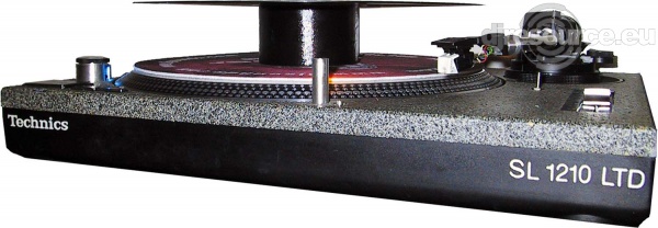 Put the record on top : CENTER IT PROPERLY !