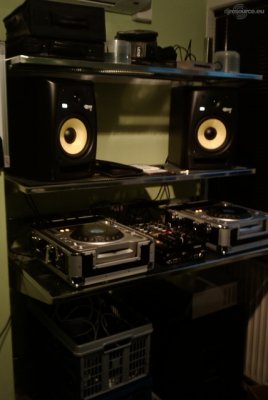 Our MEMBERS can Enlarge : DJ Booth Victor
