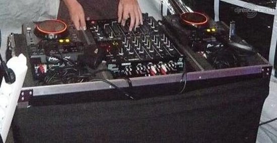 Our MEMBERS can Enlarge : DJ booth