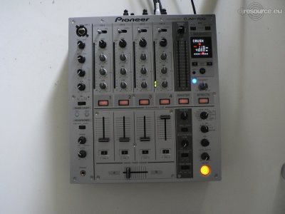 Our MEMBERS can Enlarge : DJM-700 top