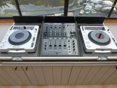 Our MEMBERS can Enlarge : Flightcase open