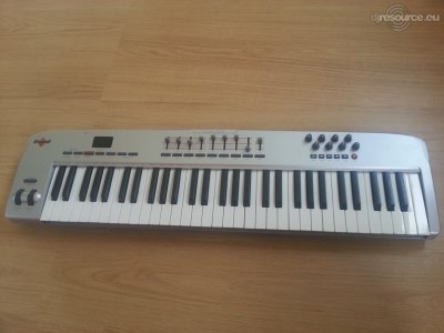 Our MEMBERS can Enlarge : M Audio Oxygen 61 midi control