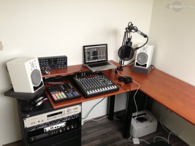 Our MEMBERS can Enlarge : Sandr studio @ home
